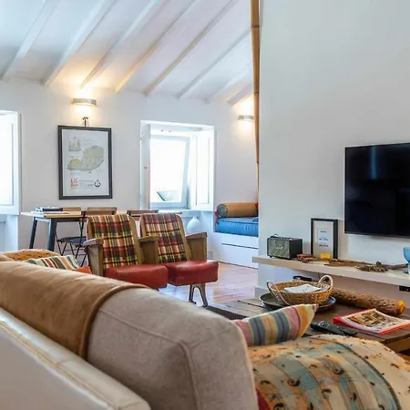 Charmingloft Avenida Large And Stylish Апартаменты *