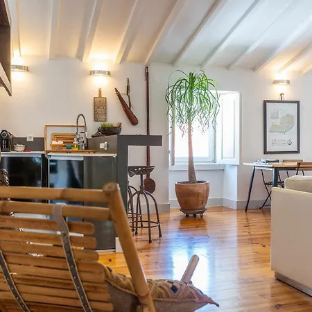 Апартаменты Charmingloft Avenida Large And Stylish