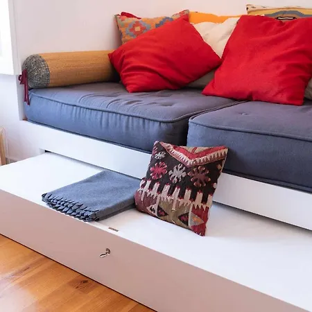 Апартаменты Charmingloft Avenida Large And Stylish